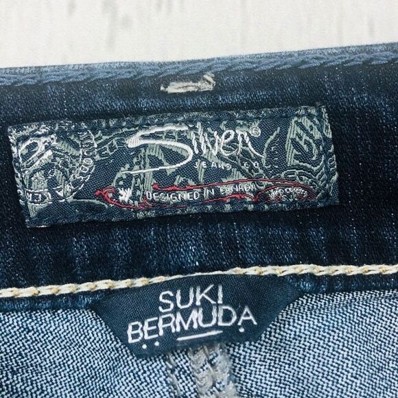 Silver Suki Bermuda Jeans Size 27 - Picture 4 of 8